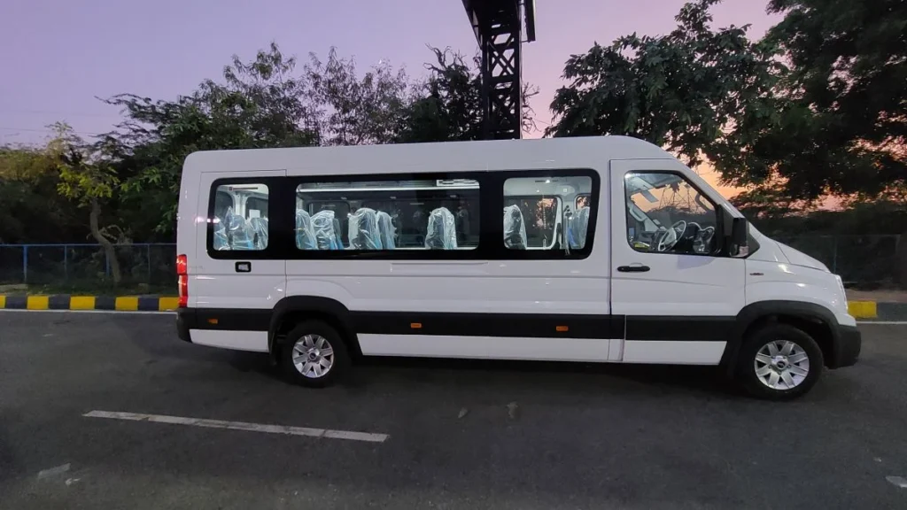 17 Seater Tempo Traveller